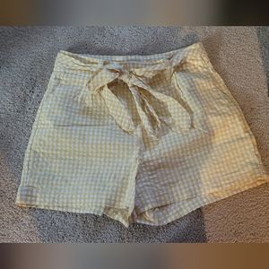 Womens high waisted, tied, yellow, pleated, and plaid shorts, size 4